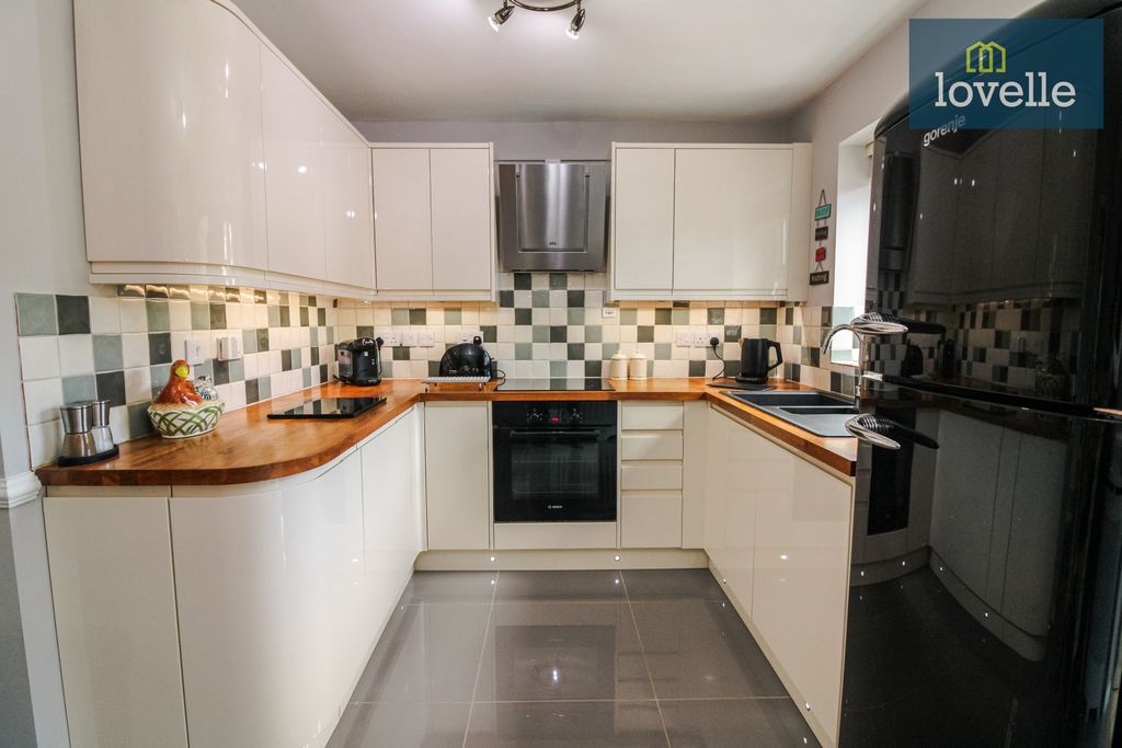 Property photo 2 of 24
