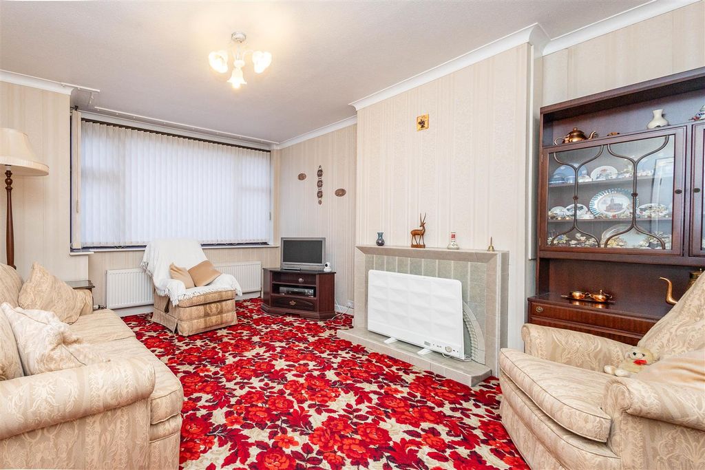 Property photo 2 of 14 Lounge