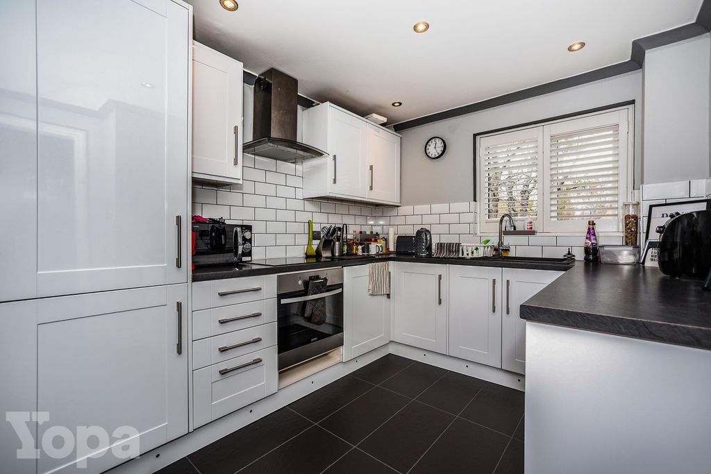 Property photo 3 of 11 Photo #3