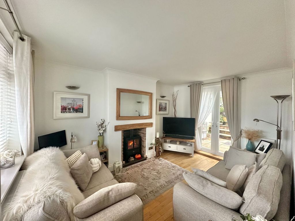 Property photo 3 of 17