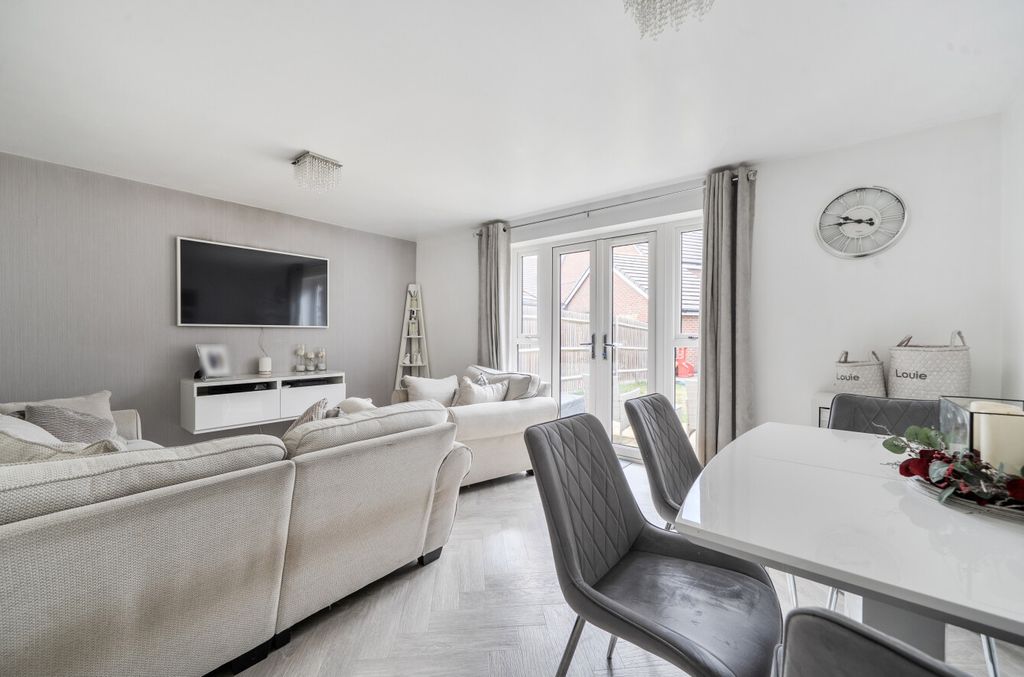Property photo 3 of 23 1484774-25-6A4389...