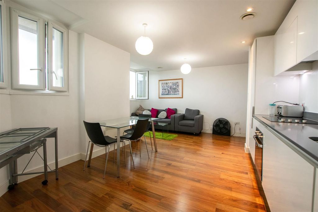 Property photo 3 of 13 Approach