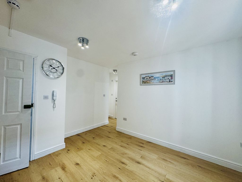 Property photo 1 of 6 1 Bed Flat To Rent Balaam Street, London E13