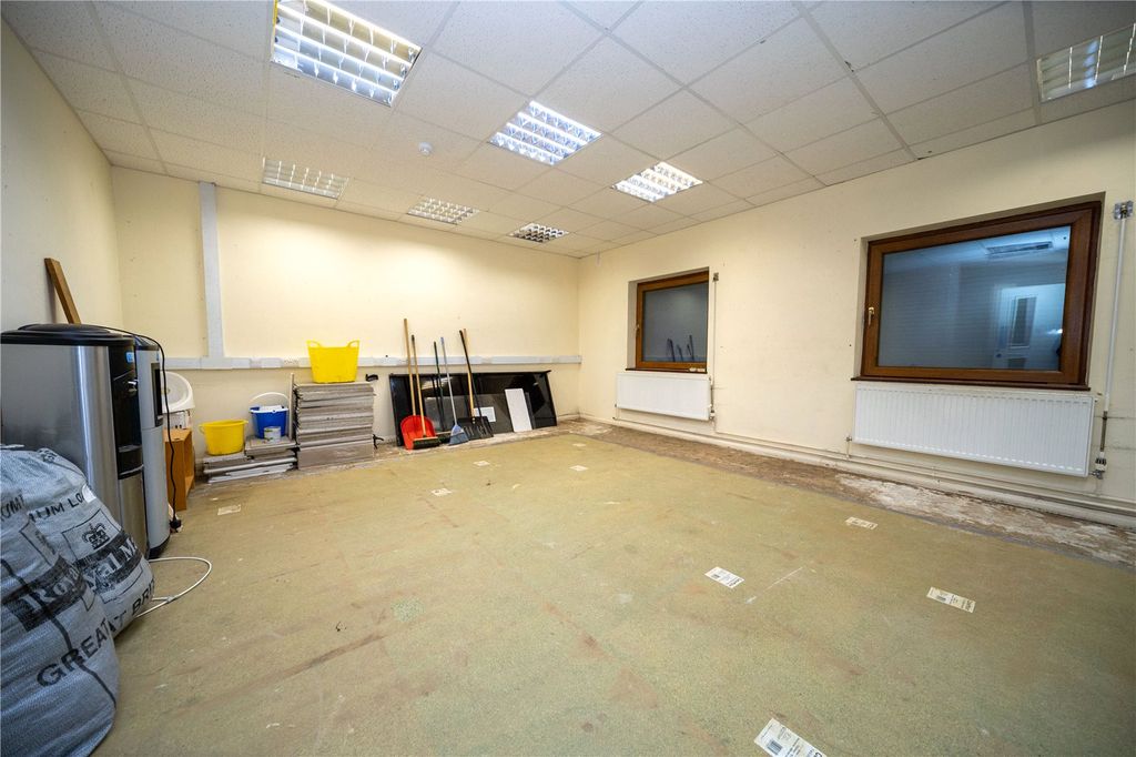 Property photo 3 of 24 Picture No. 76