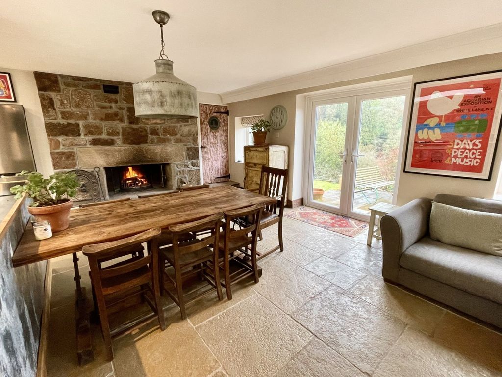 Property photo 3 of 33