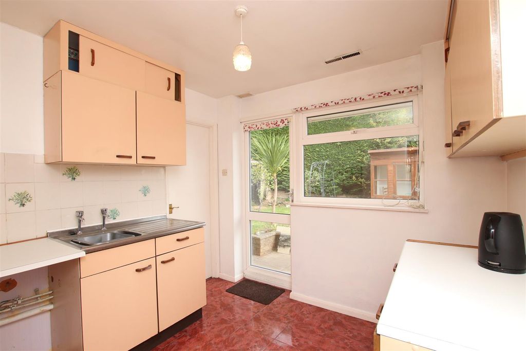 Property photo 3 of 12 Kitchen..Jpg