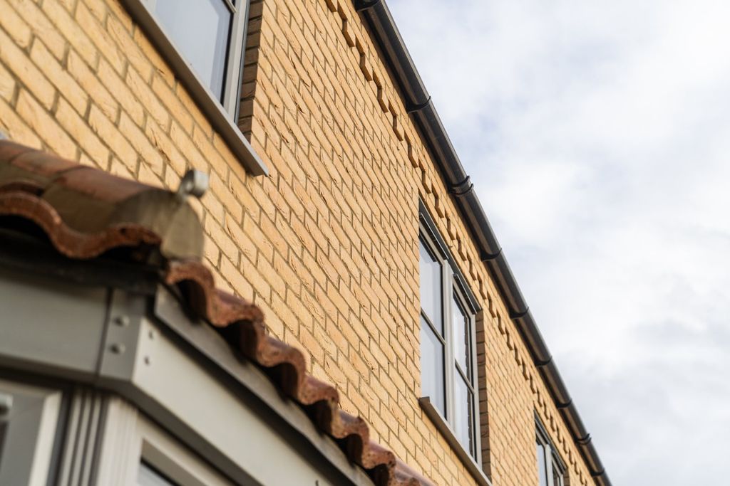 Property photo 2 of 28