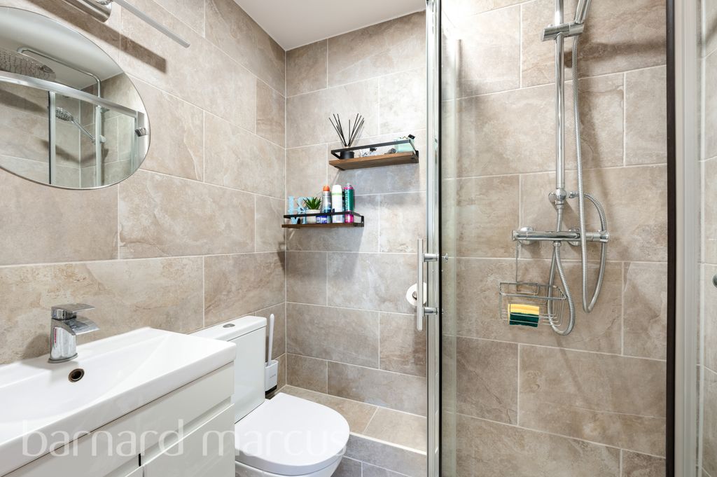 Property photo 2 of 7 Bathroom