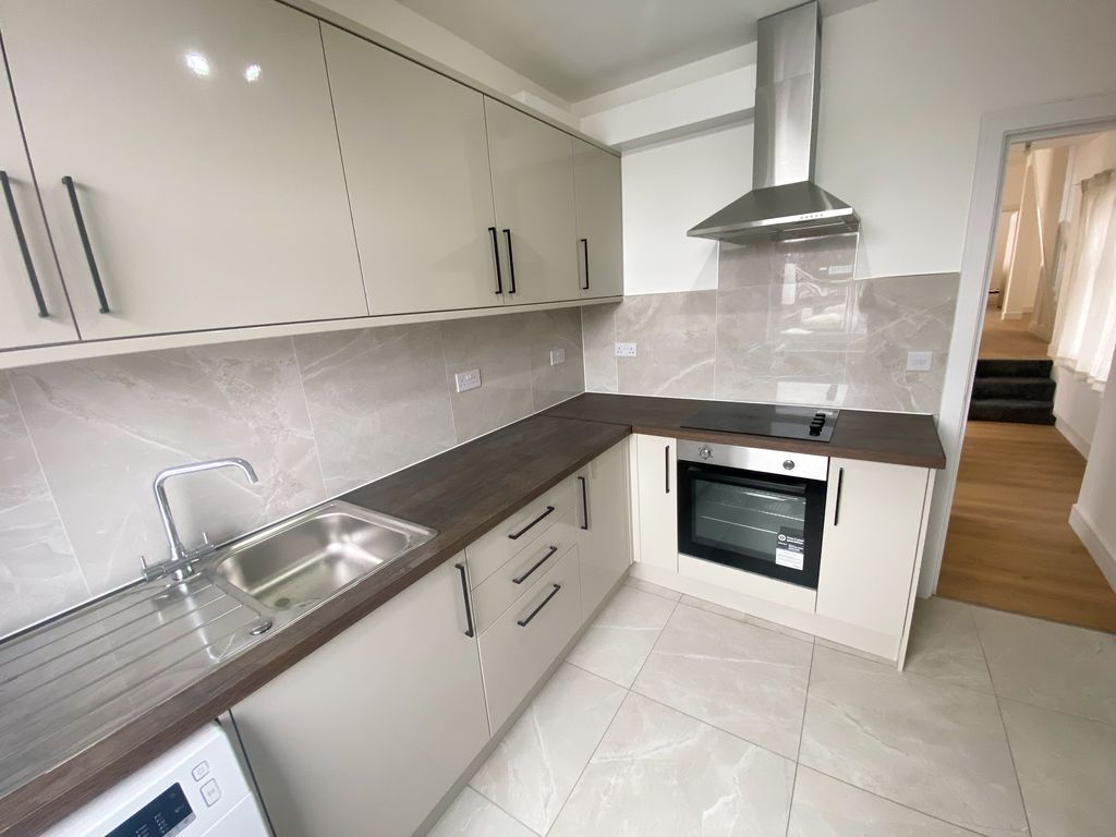 Property photo 3 of 14 Kitchen