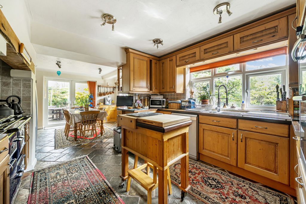 Property photo 3 of 24 Kitchen