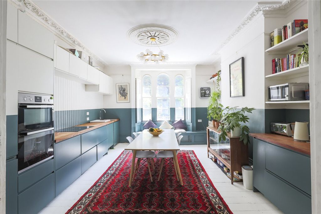 Property photo 3 of 16 Picture No. 02