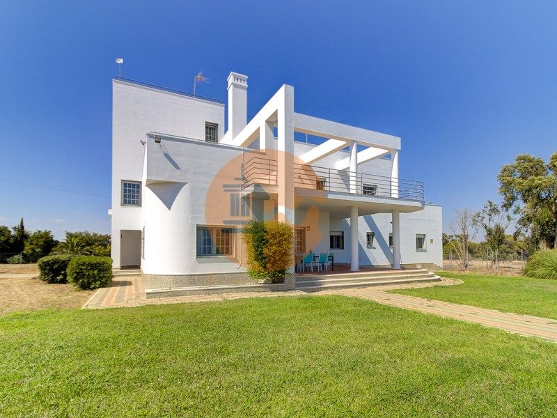 Property photo 2 of 87