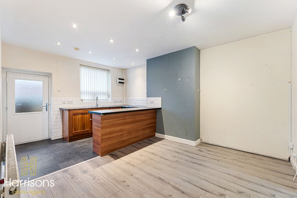 Property photo 2 of 30 4598352