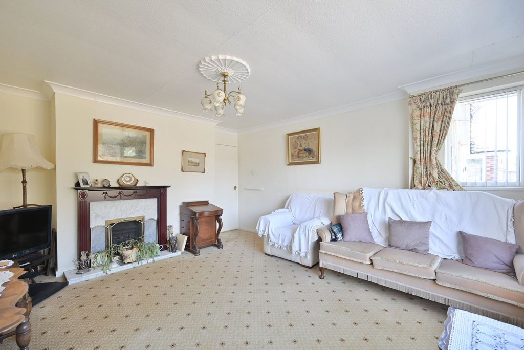 Property photo 2 of 17