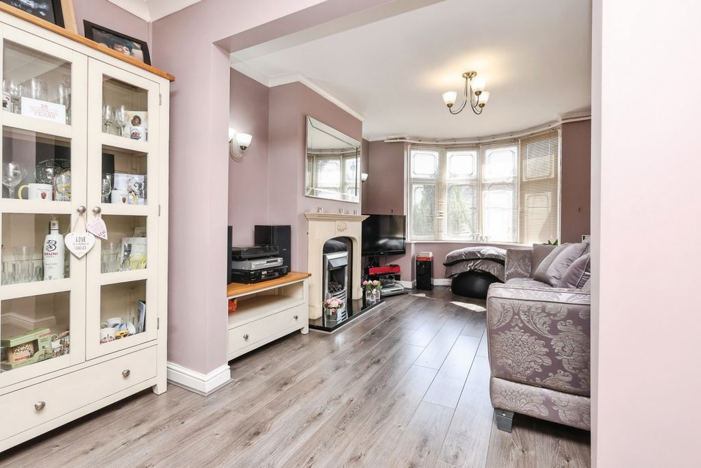 Property photo 3 of 17 Pbox-Img.Jpg