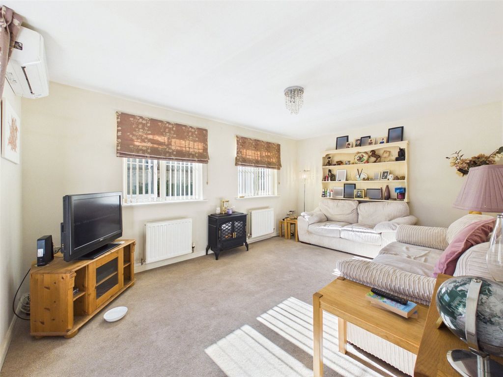 Property photo 2 of 19 Picture No. 24