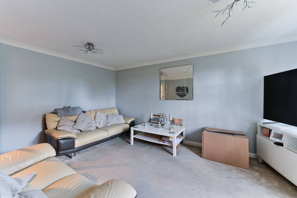 Property photo 3 of 8