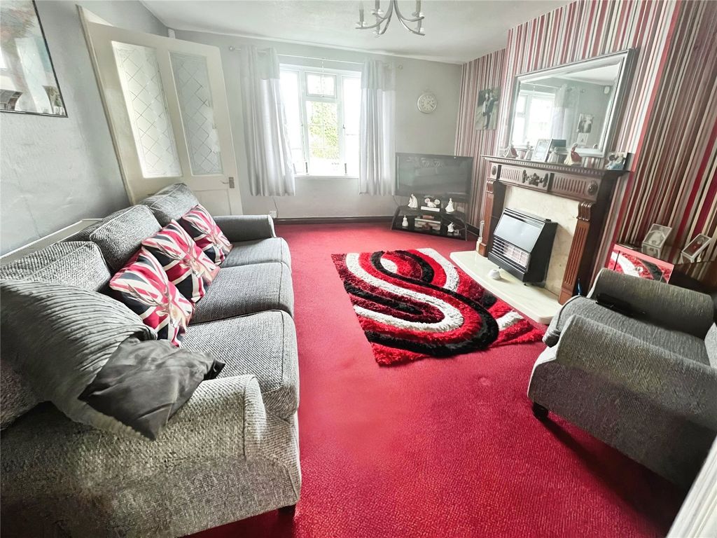 Property photo 3 of 17 Lounge