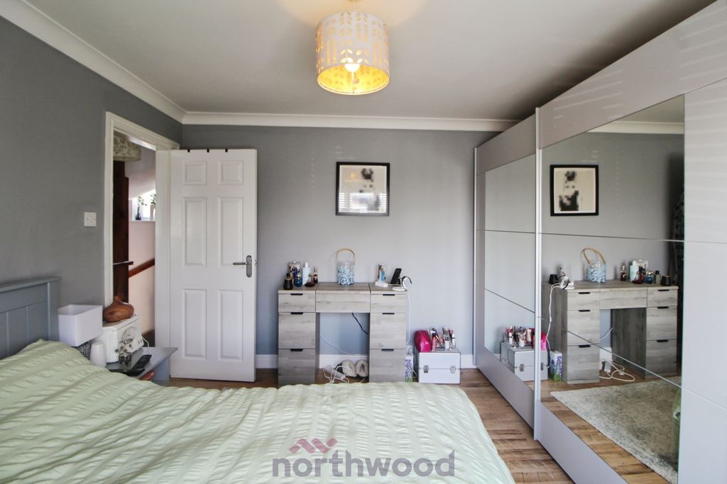 Property photo 3 of 28