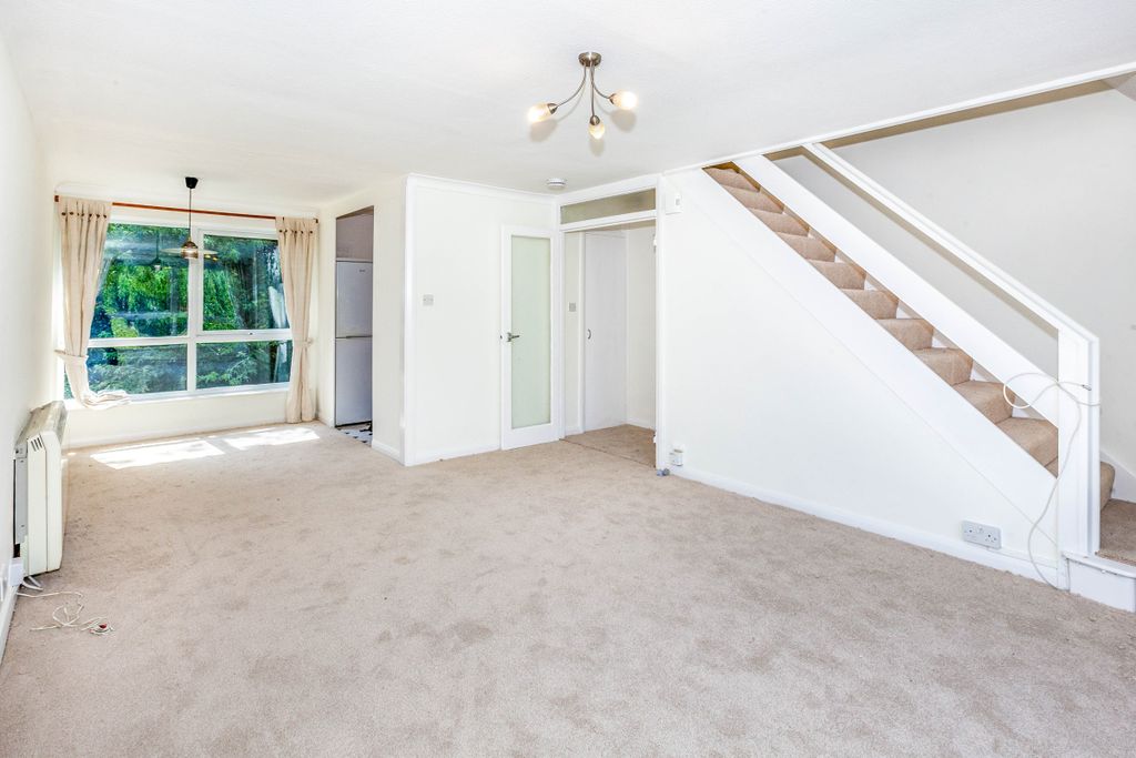 Property photo 2 of 11 Lounge-1