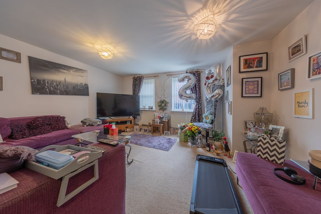 Property photo 2 of 14