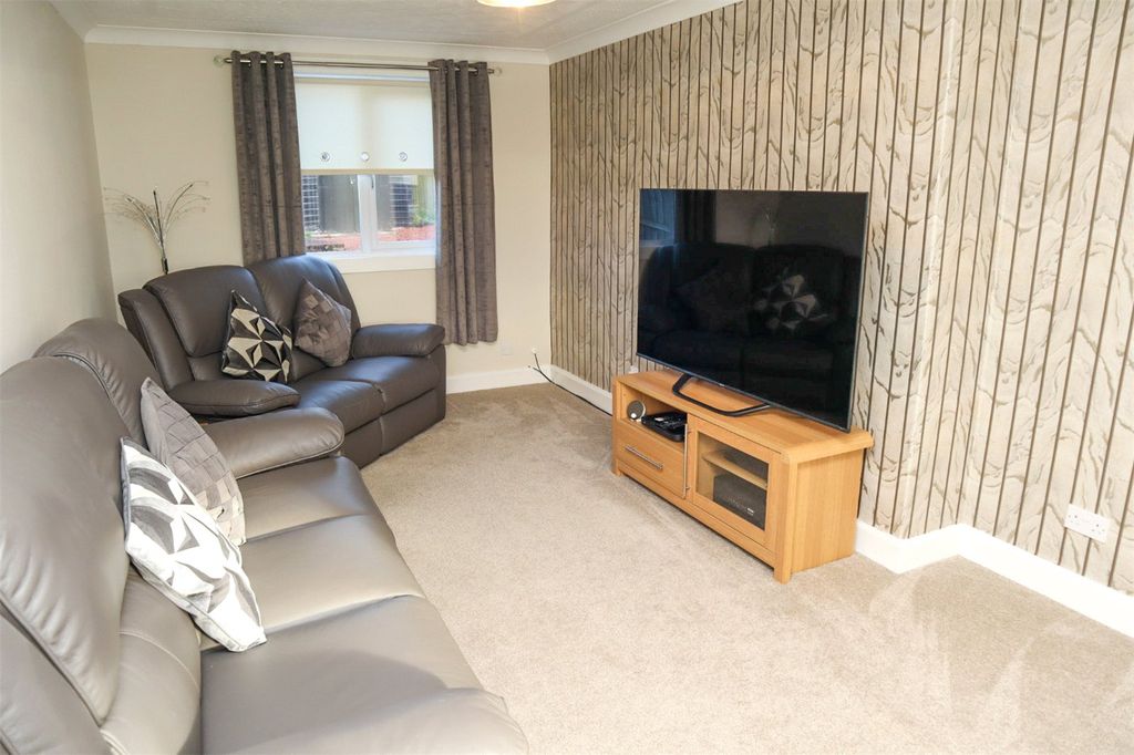 Property photo 3 of 14 Lounge