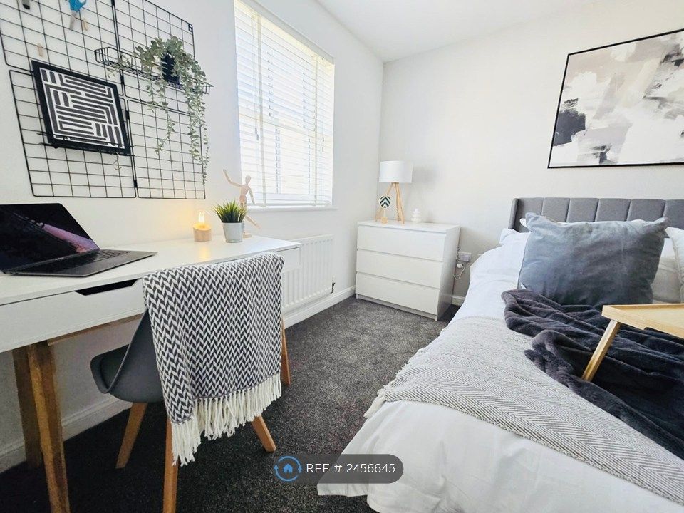 Property photo 2 of 35