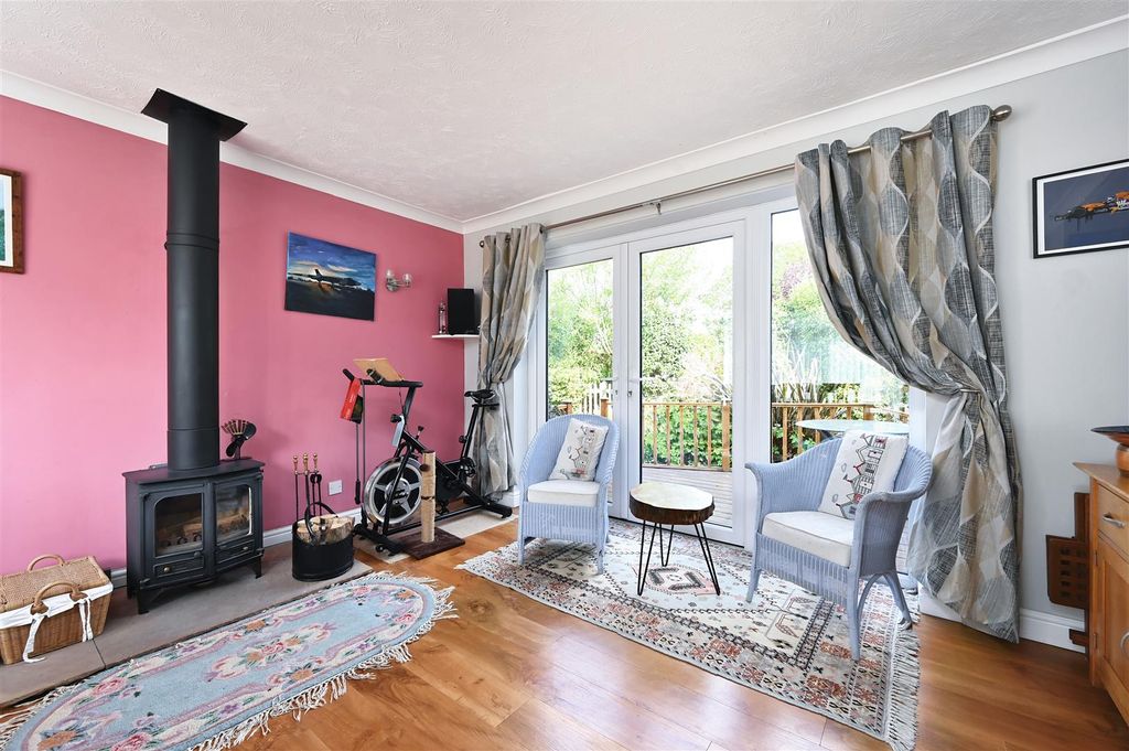 Property photo 3 of 34 32 Downsview - Tn339Lf (14).Jpg