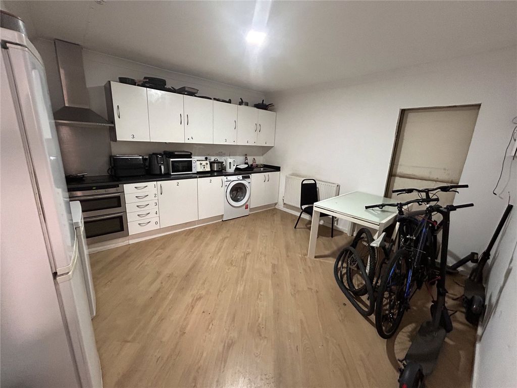 Property photo 2 of 16 Picture No. 02
