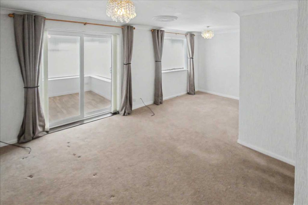 Property photo 2 of 19 Lounge
