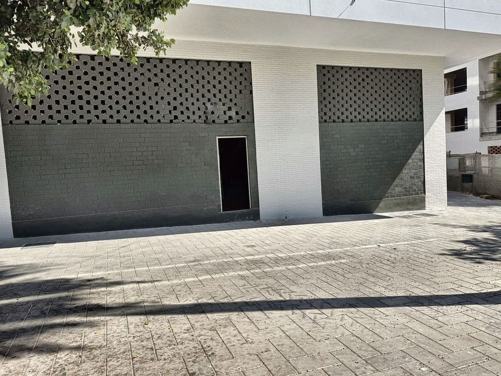 Property photo 1 of 23 Commercial, Nueva Andalucía