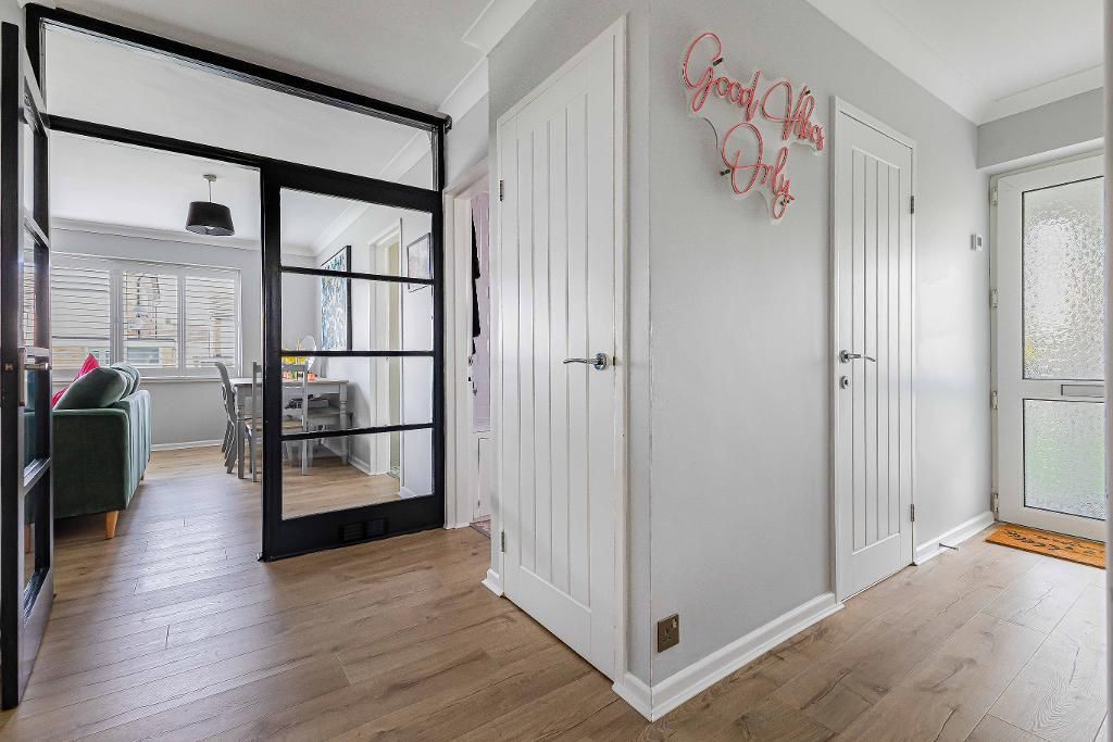 Property photo 2 of 10 Entrance Hall