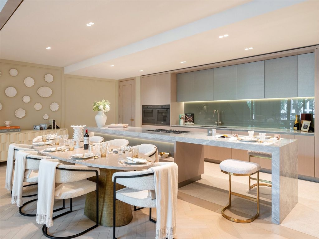 Property photo 3 of 18 Kitchen Dining Area