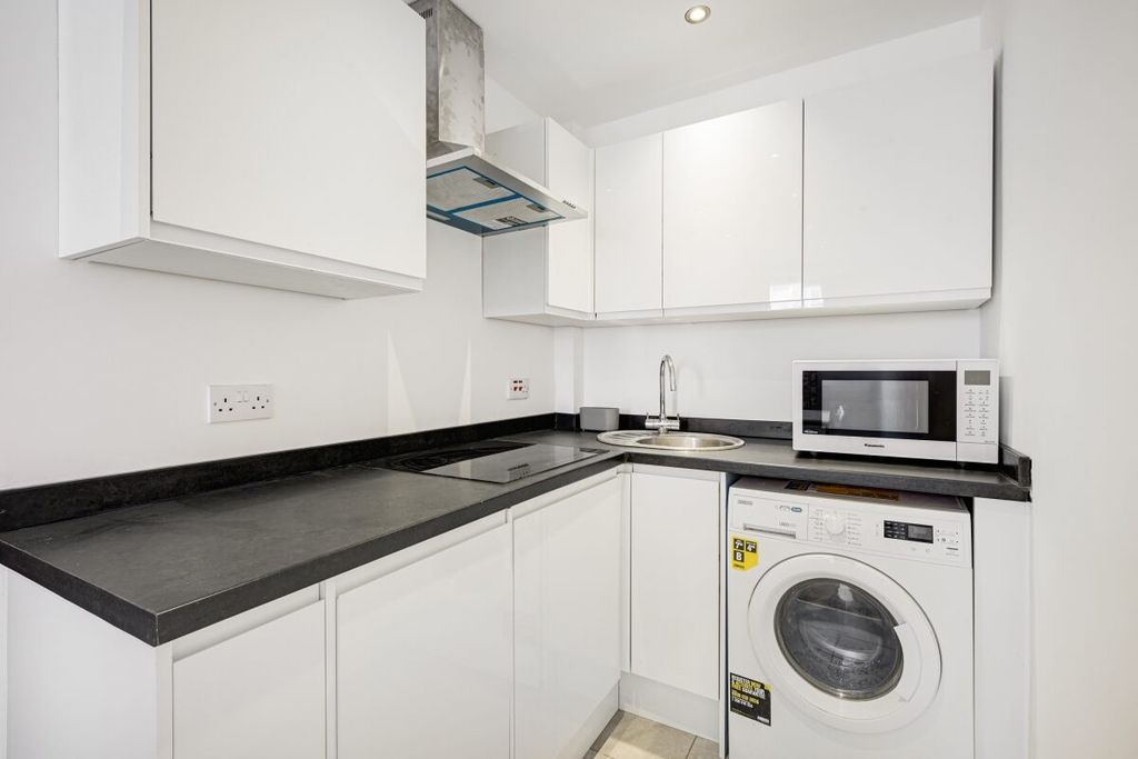 Property photo 2 of 7 Southwell House (3)