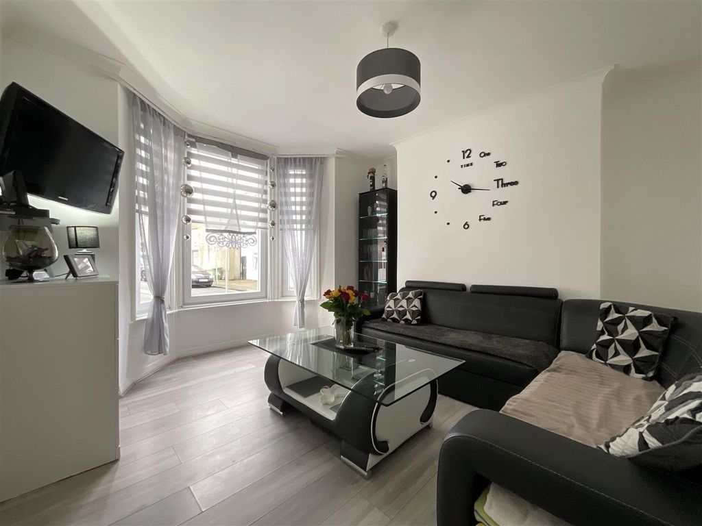 Property photo 2 of 17 2