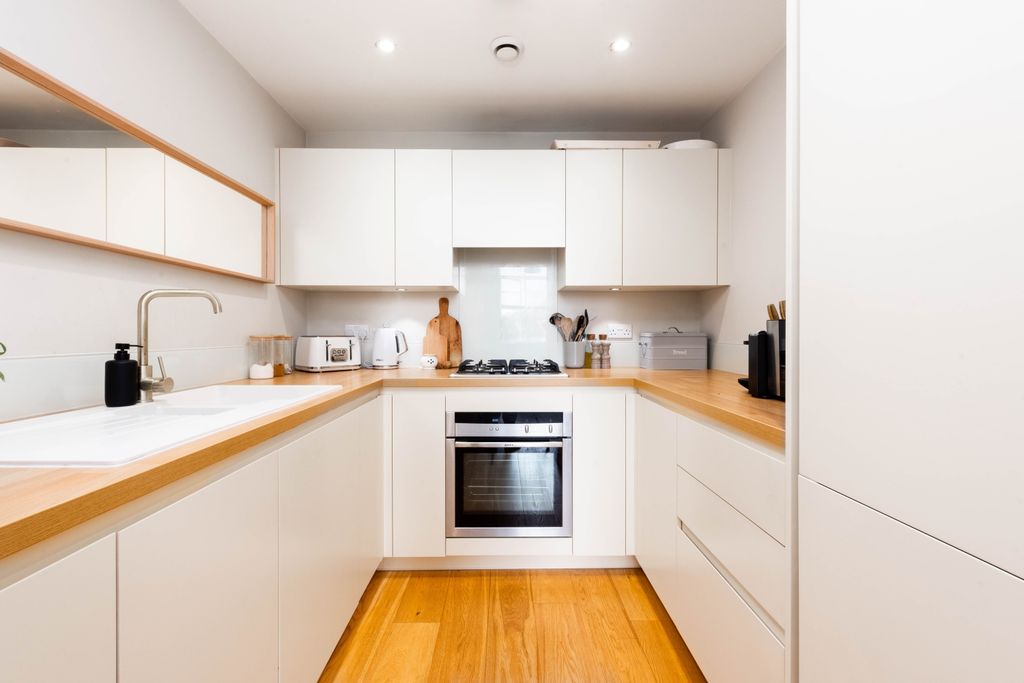 Property photo 3 of 13 Kitchen