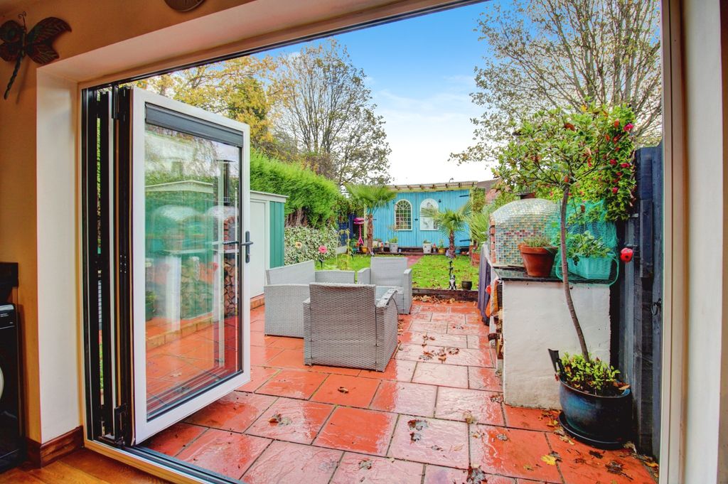 Property photo 3 of 24 Bifold Doors Open