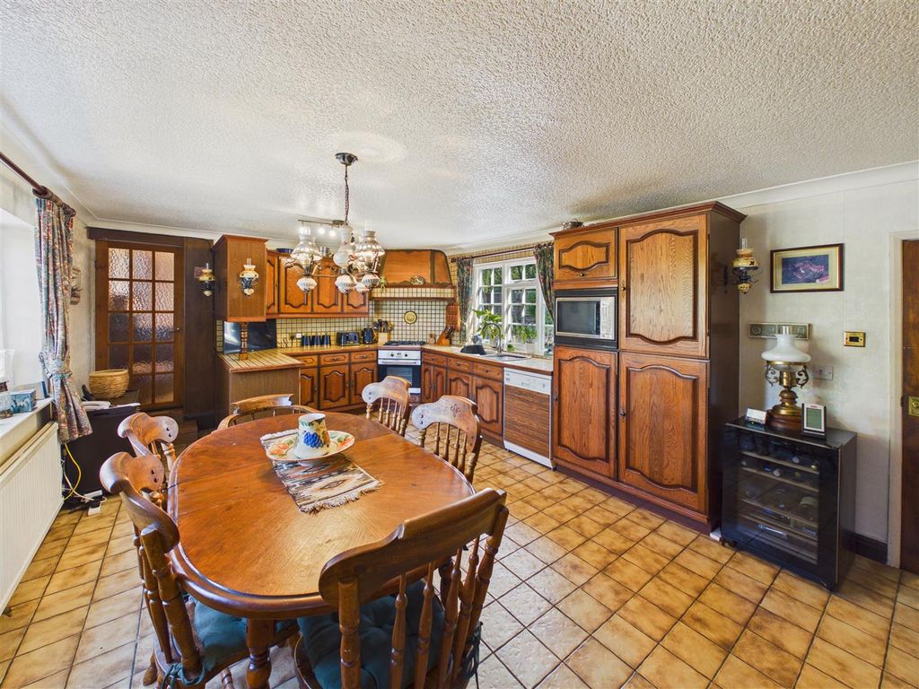 Property photo 3 of 16 Dining Kitchen