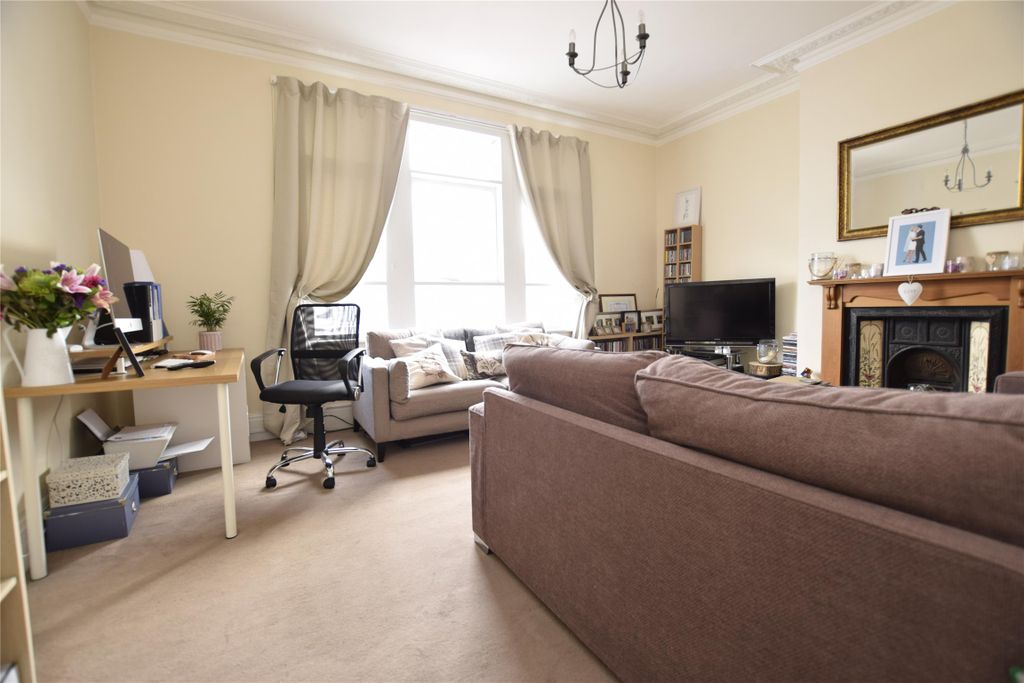 Property photo 1 of 7 Lounge