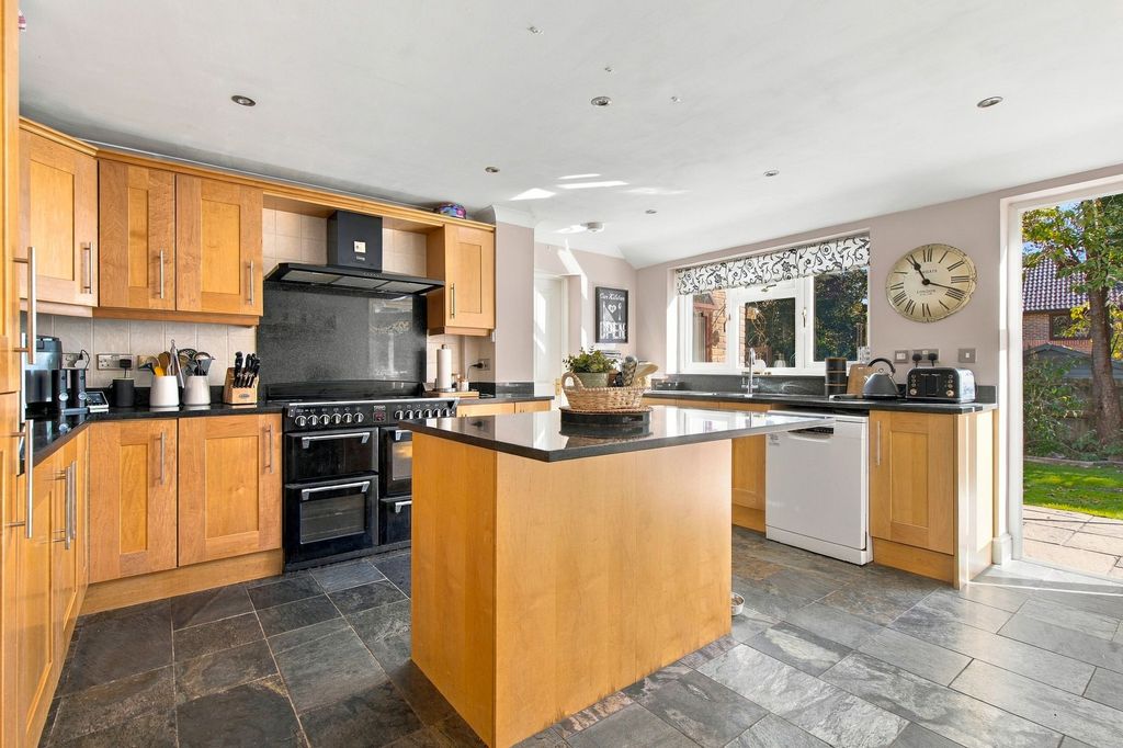 Property photo 3 of 12