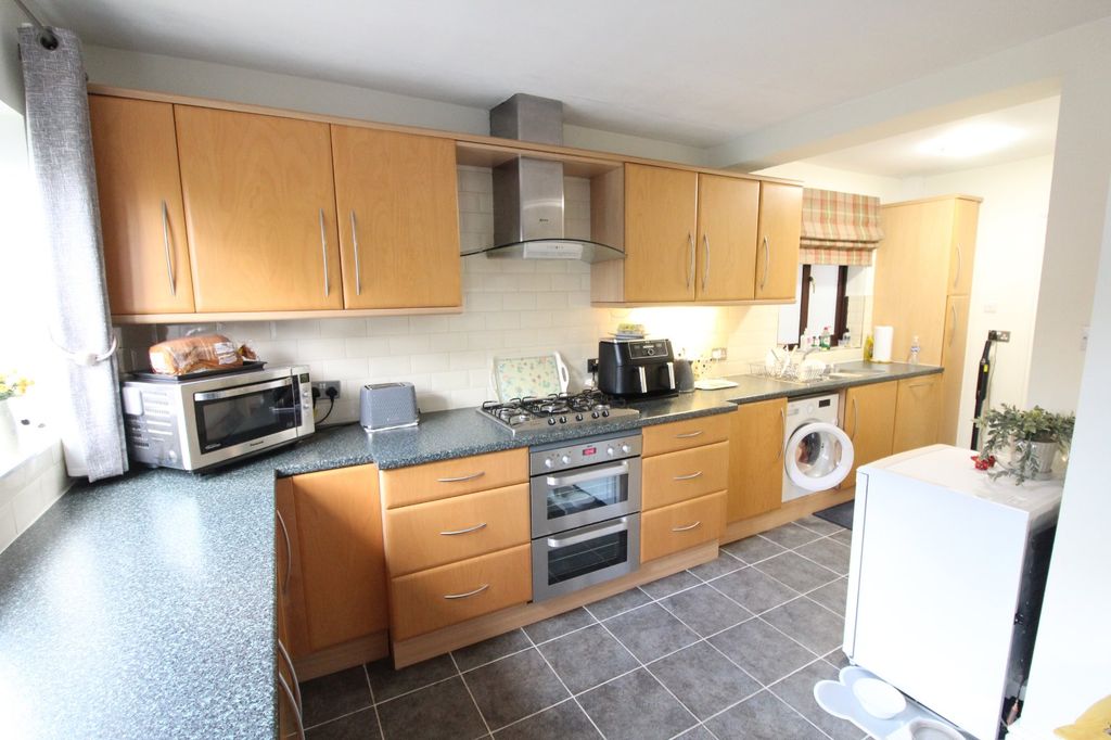 Property photo 2 of 13 Picture No. 14