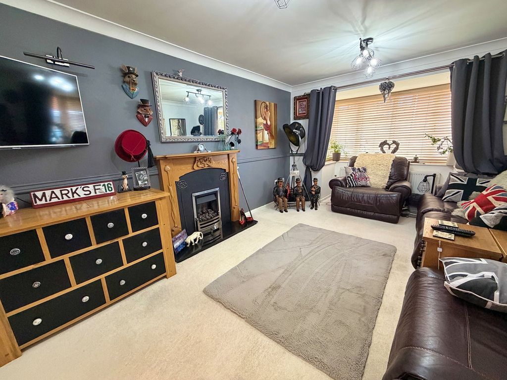 Property photo 3 of 18