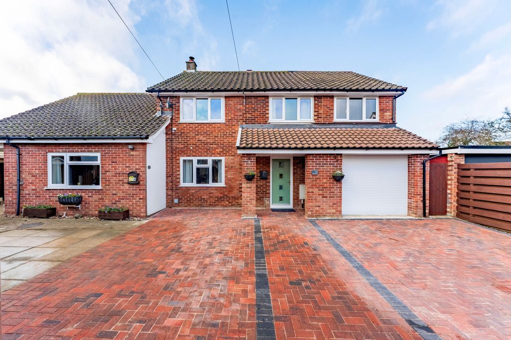 Property photo 1 of 28