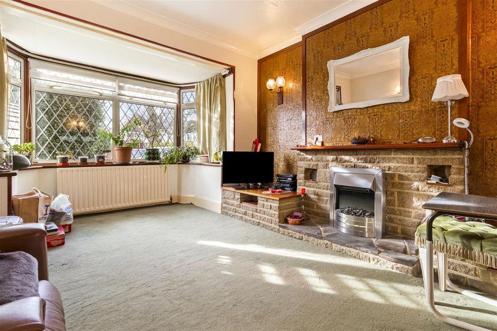 Property photo 2 of 17 44 Offington Avenue-017.Jpg