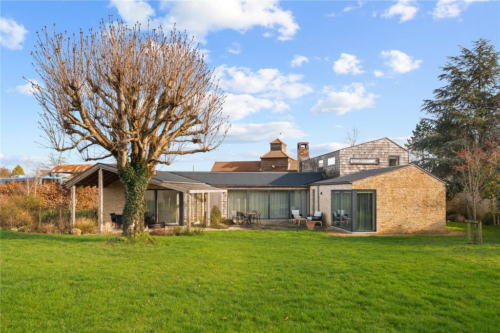 Property photo 2 of 25 Picture No. 22