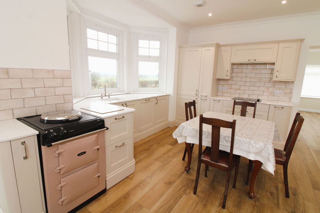 Property photo 2 of 28