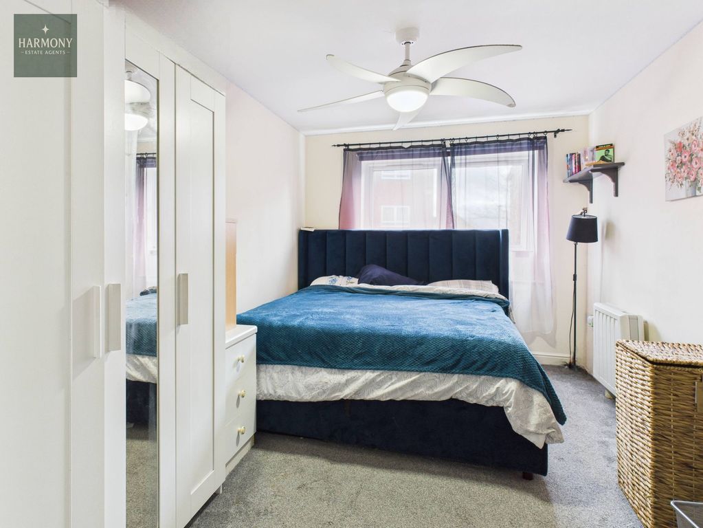 Property photo 2 of 10 Bedroom