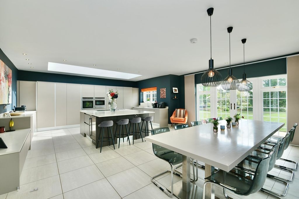 Property photo 2 of 26