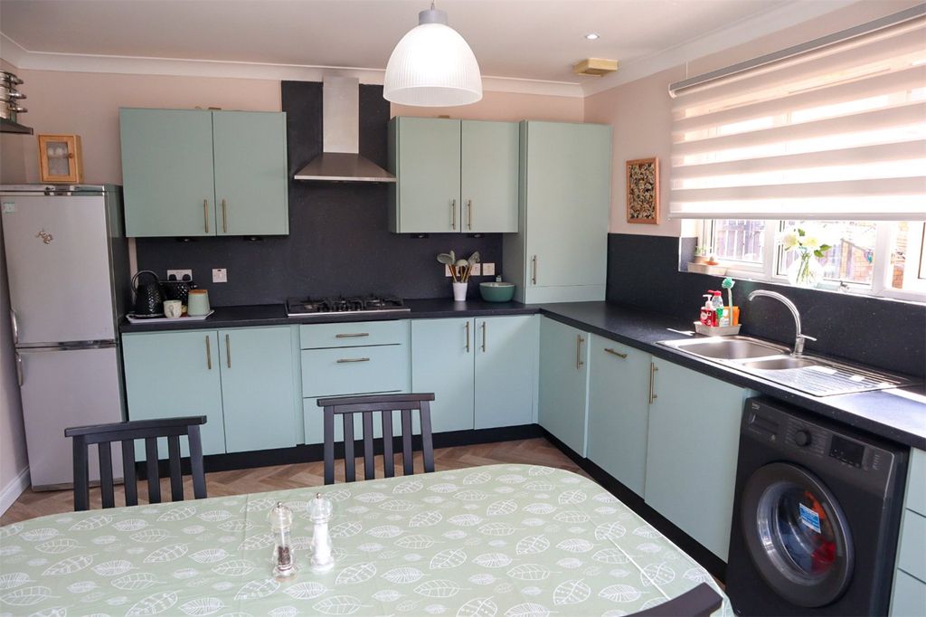 Property photo 2 of 18 Kitchen