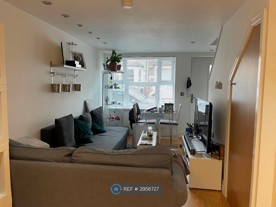 Property photo 3 of 5 Living Room